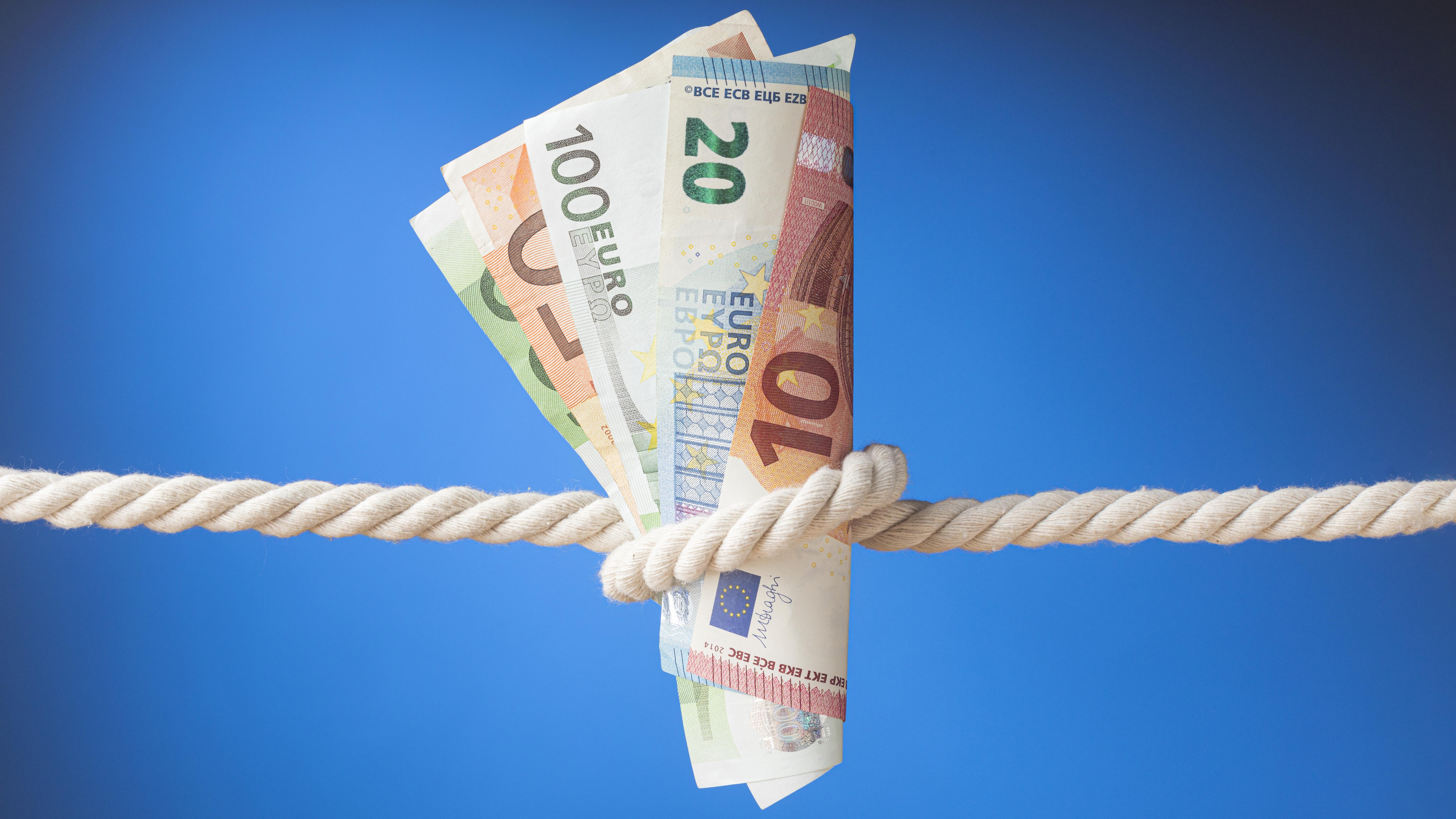 billets de banques dans corde