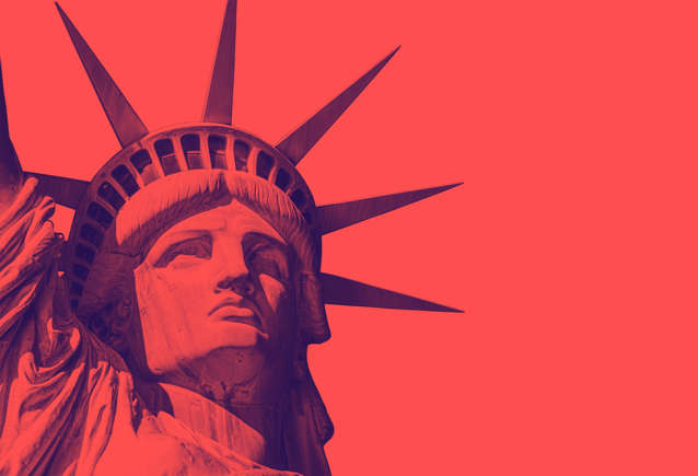 statue de la liberté en rouge